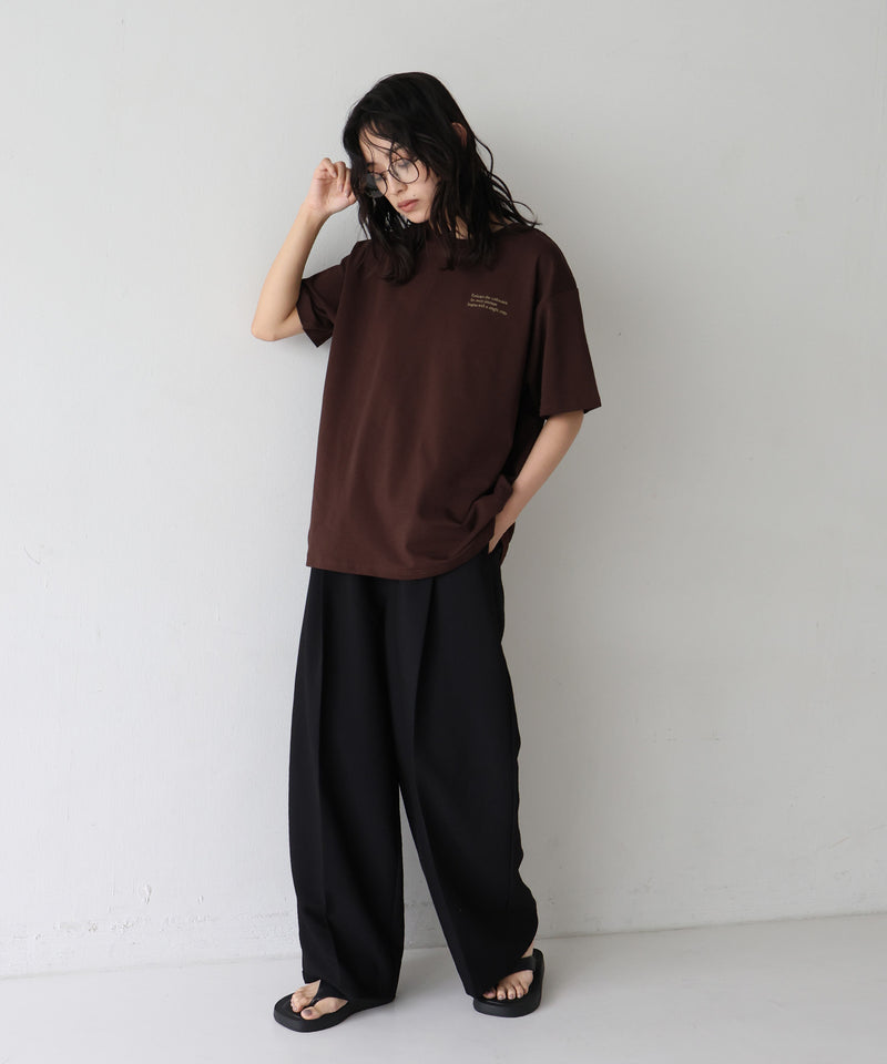 配色刺繍ロゴTシャツ