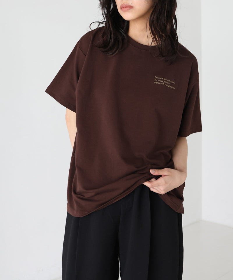 配色刺繍ロゴTシャツ