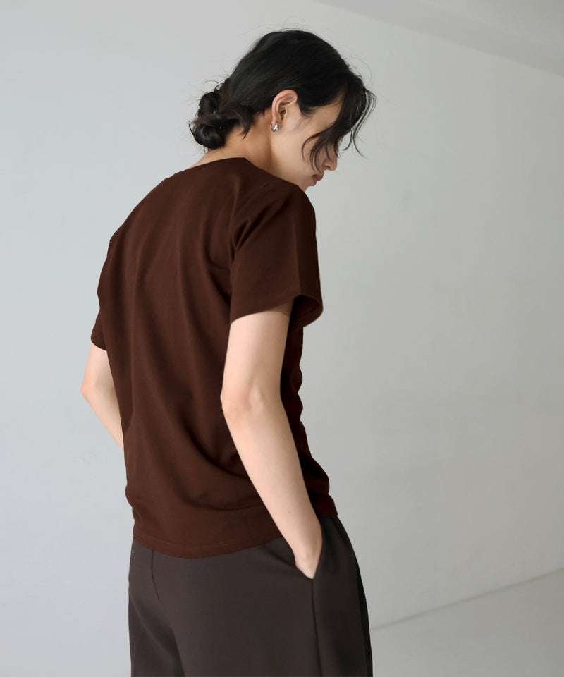 配色刺繍ロゴTシャツ