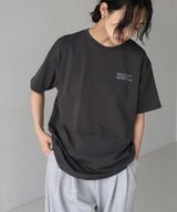 配色刺繍ロゴTシャツ