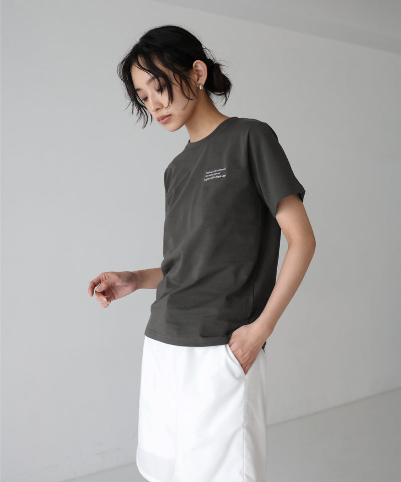 配色刺繍ロゴTシャツ