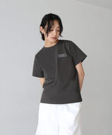 配色刺繍ロゴTシャツ