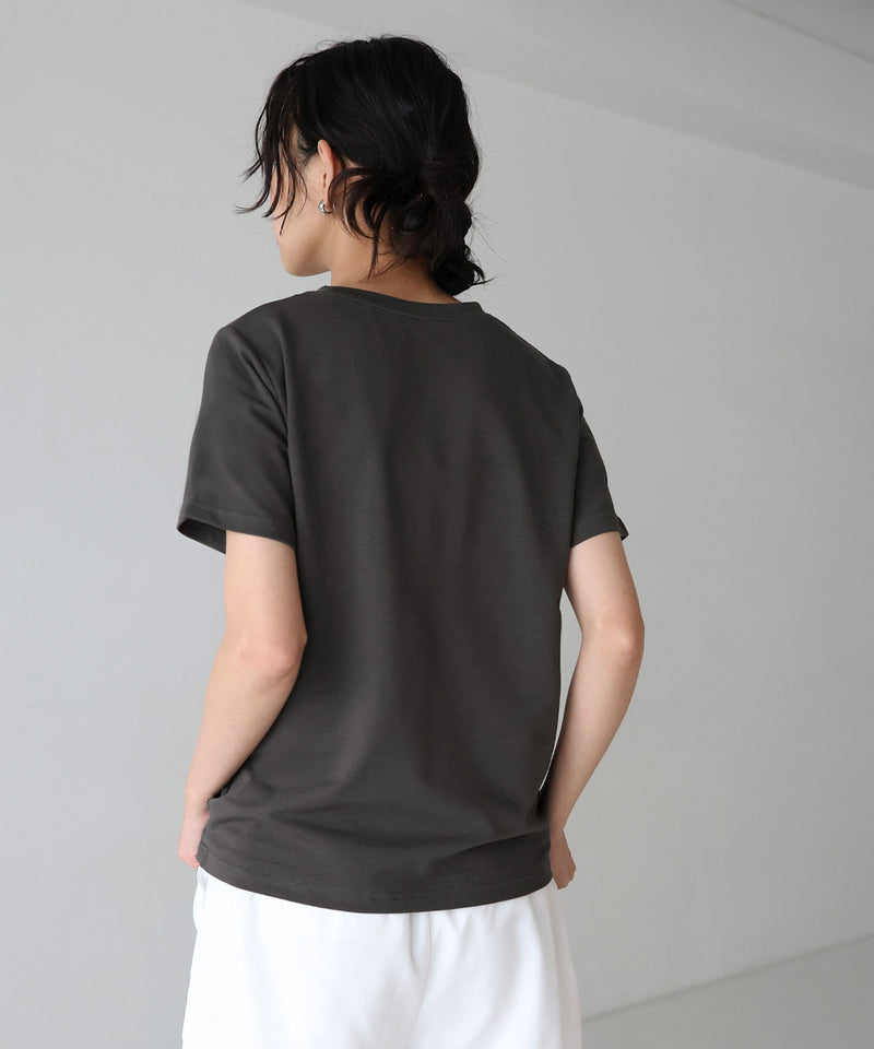 配色刺繍ロゴTシャツ