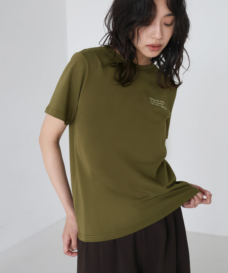 配色刺繍ロゴTシャツ