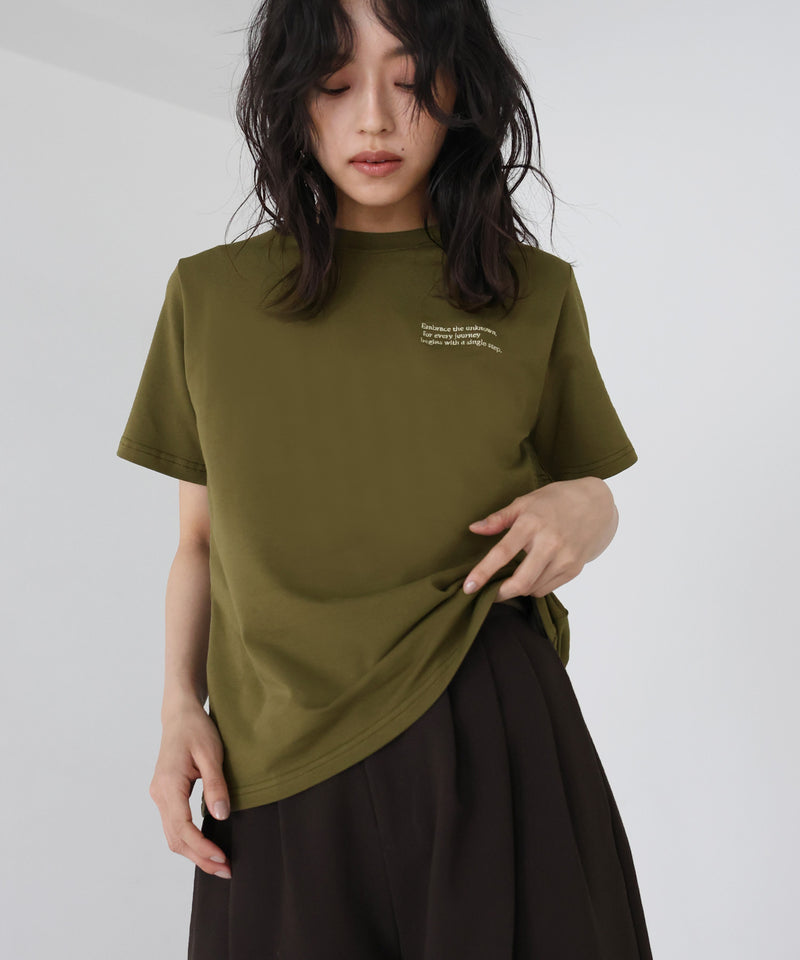 配色刺繍ロゴTシャツ