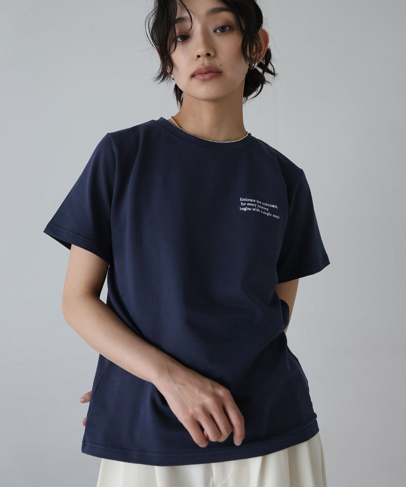 配色刺繍ロゴTシャツ
