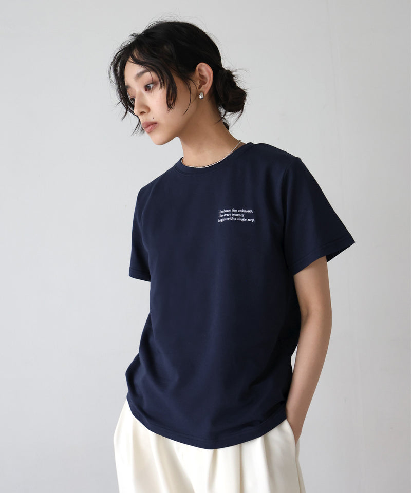 配色刺繍ロゴTシャツ