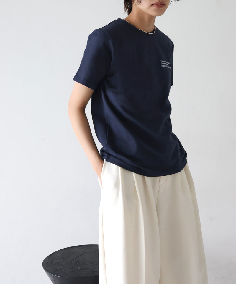 配色刺繍ロゴTシャツ