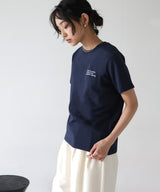 配色刺繍ロゴTシャツ
