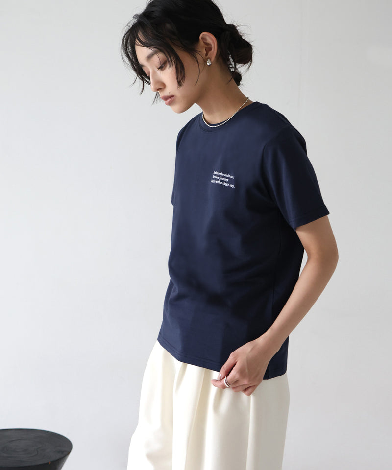配色刺繍ロゴTシャツ