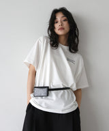 配色刺繍ロゴTシャツ