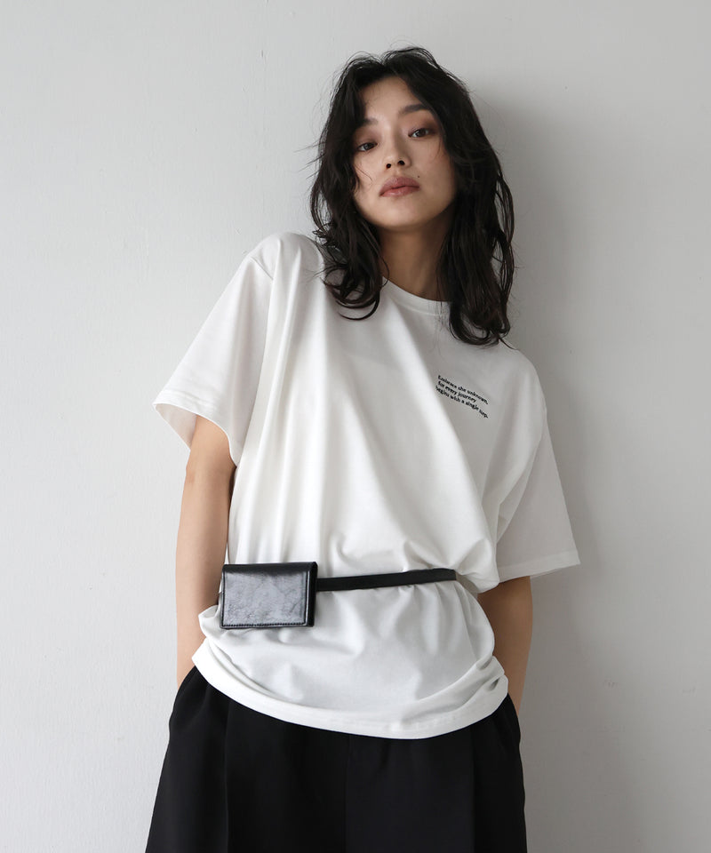 配色刺繍ロゴTシャツ