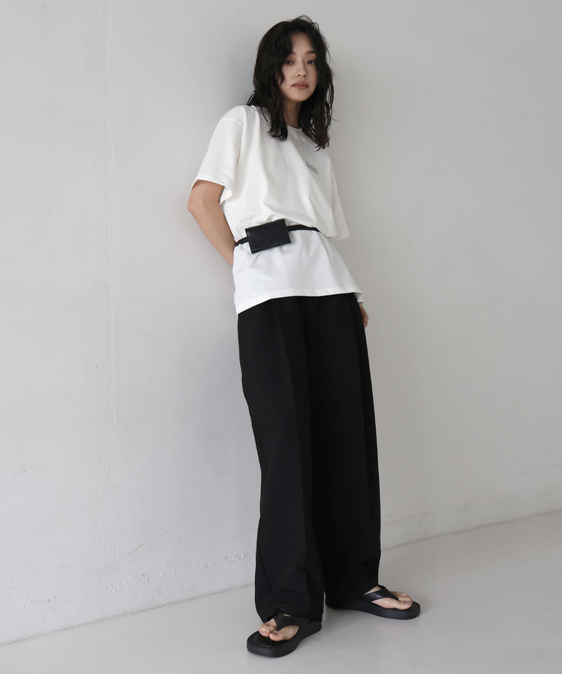 配色刺繍ロゴTシャツ