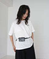 配色刺繍ロゴTシャツ