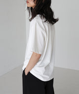 配色刺繍ロゴTシャツ