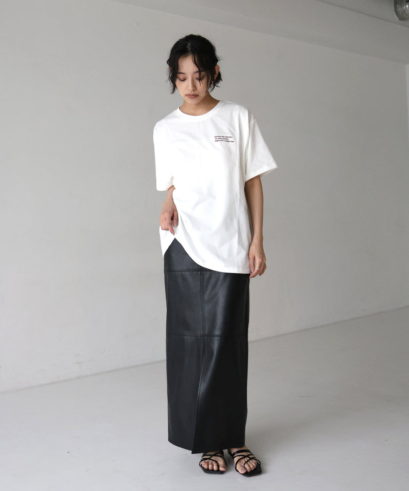 配色刺繍ロゴTシャツ