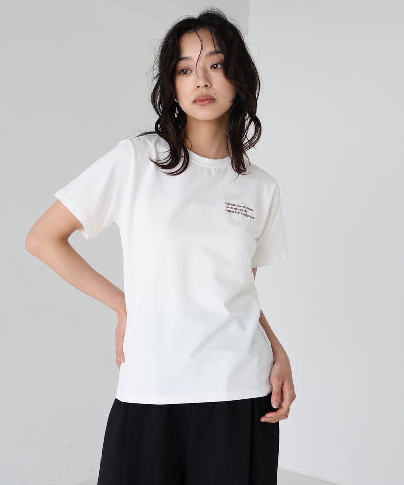 配色刺繍ロゴTシャツ