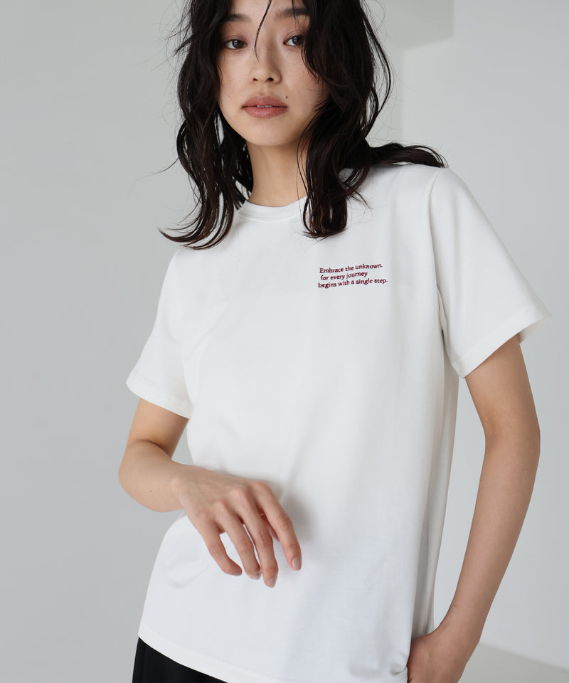配色刺繍ロゴTシャツ