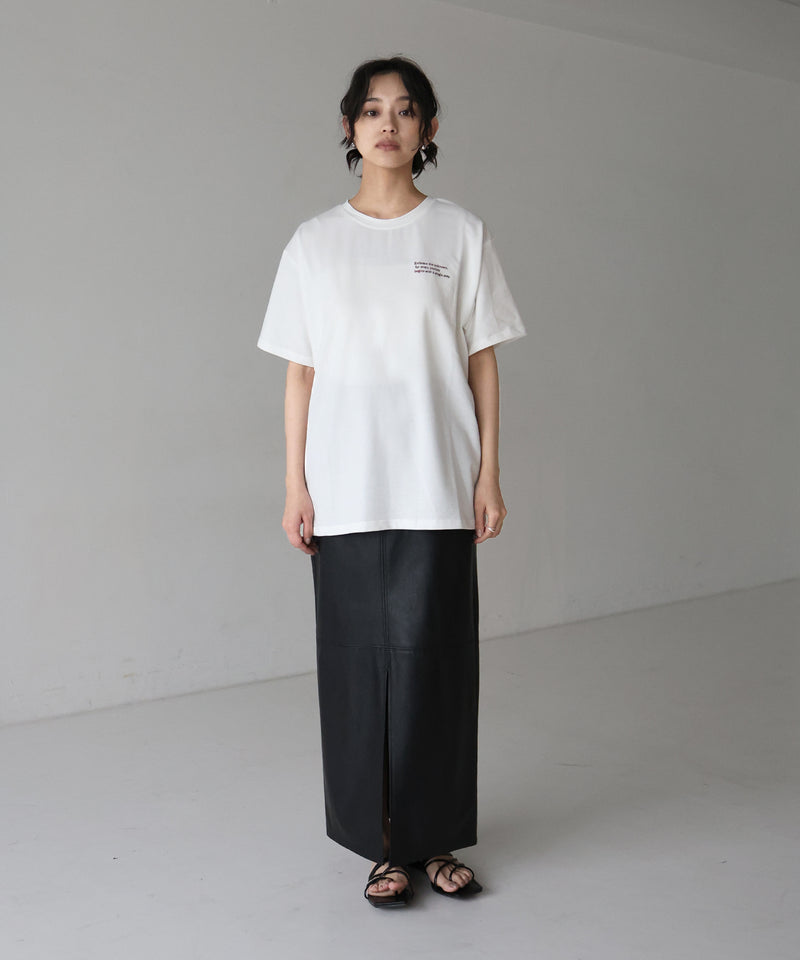 配色刺繍ロゴTシャツ
