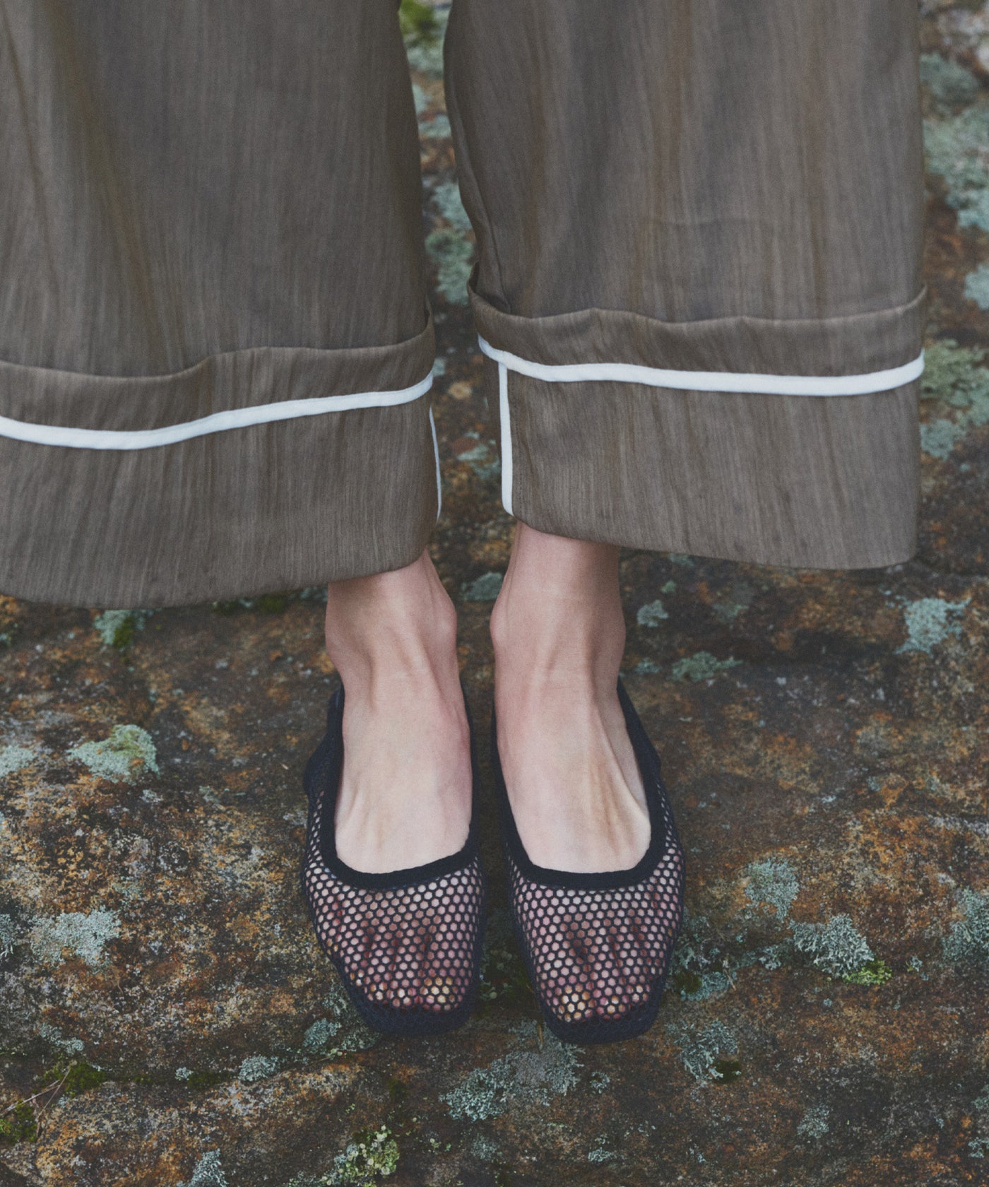 hellam メッシュフラットサンダル ブラック メッシュフラットサンダル – hellam