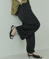 スクエアトゥストラップサンダル