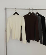 モックネックシェルボタンリブニット