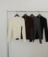 モックネックシェルボタンリブニット