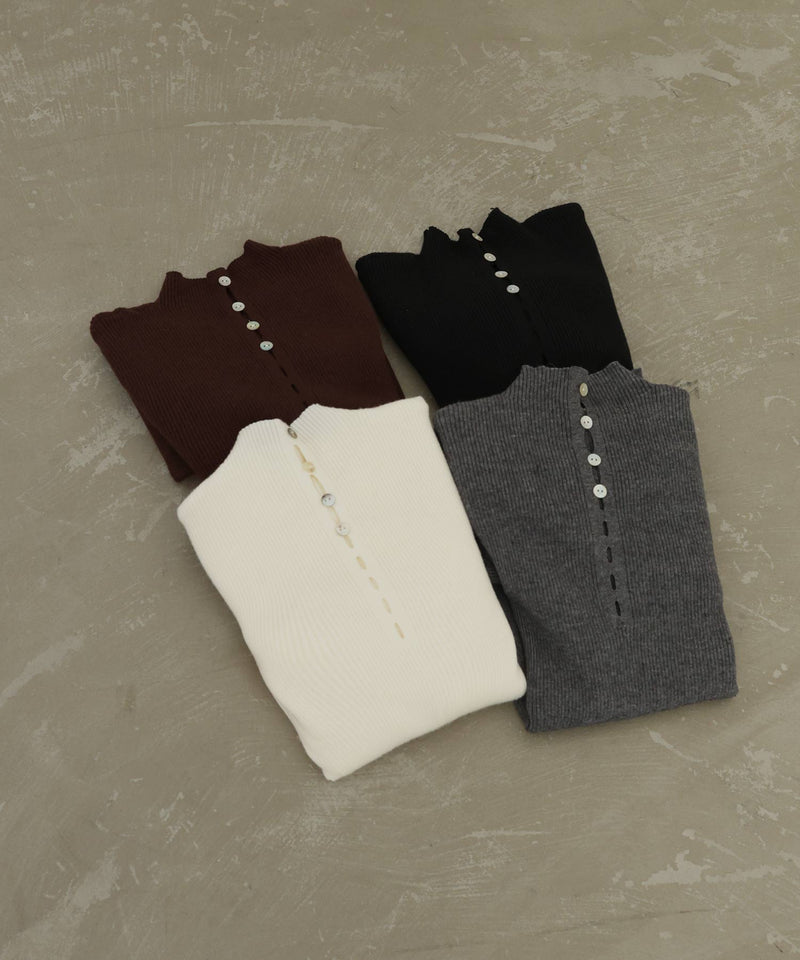 モックネックシェルボタンリブニット